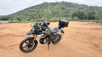 Cosmic Black BMW G 310 R