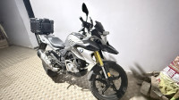 Cosmic Black BMW G 310 R