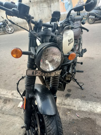 Dapper White Royal Enfield Hunter 350 Metro
