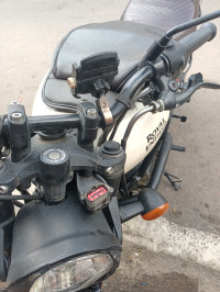 Dapper White Royal Enfield Hunter 350 Metro