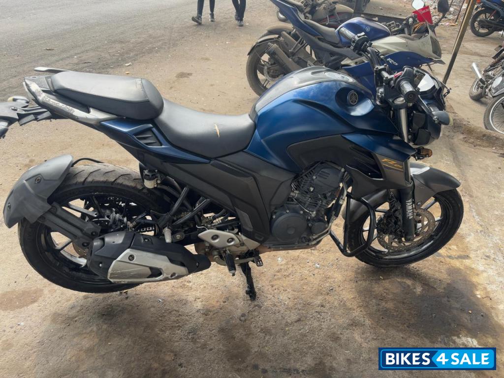 Yamaha FZ25