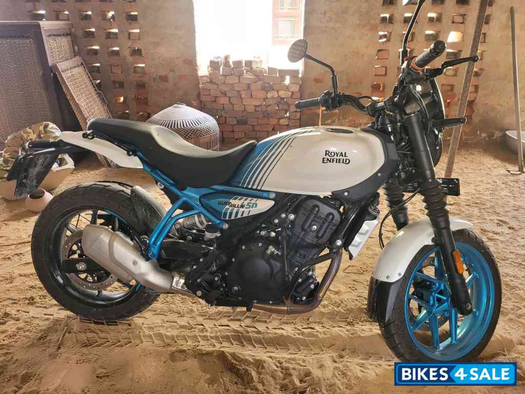 Brava Blue Royal Enfield Guerrilla 450 Flash Brava Blue Royal Enfield Guerrilla 450 Flash