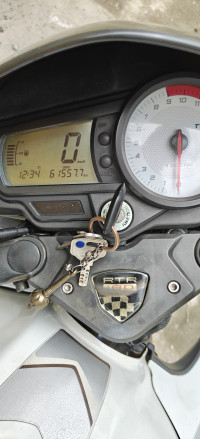 White TVS Apache RTR 180