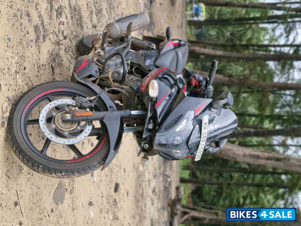 Black Red Bajaj Pulsar 220F 2025