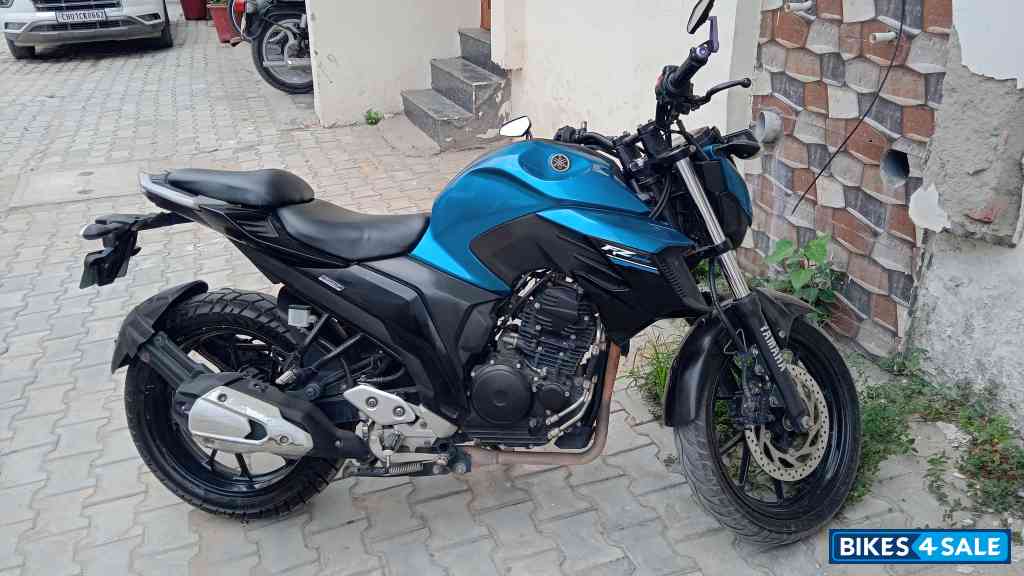 Yamaha FZ25