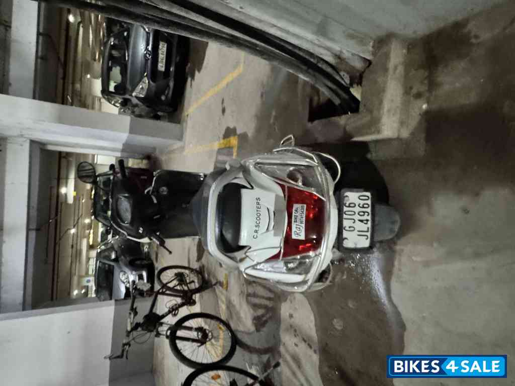 While Honda Activa 3G While Honda Activa 3G