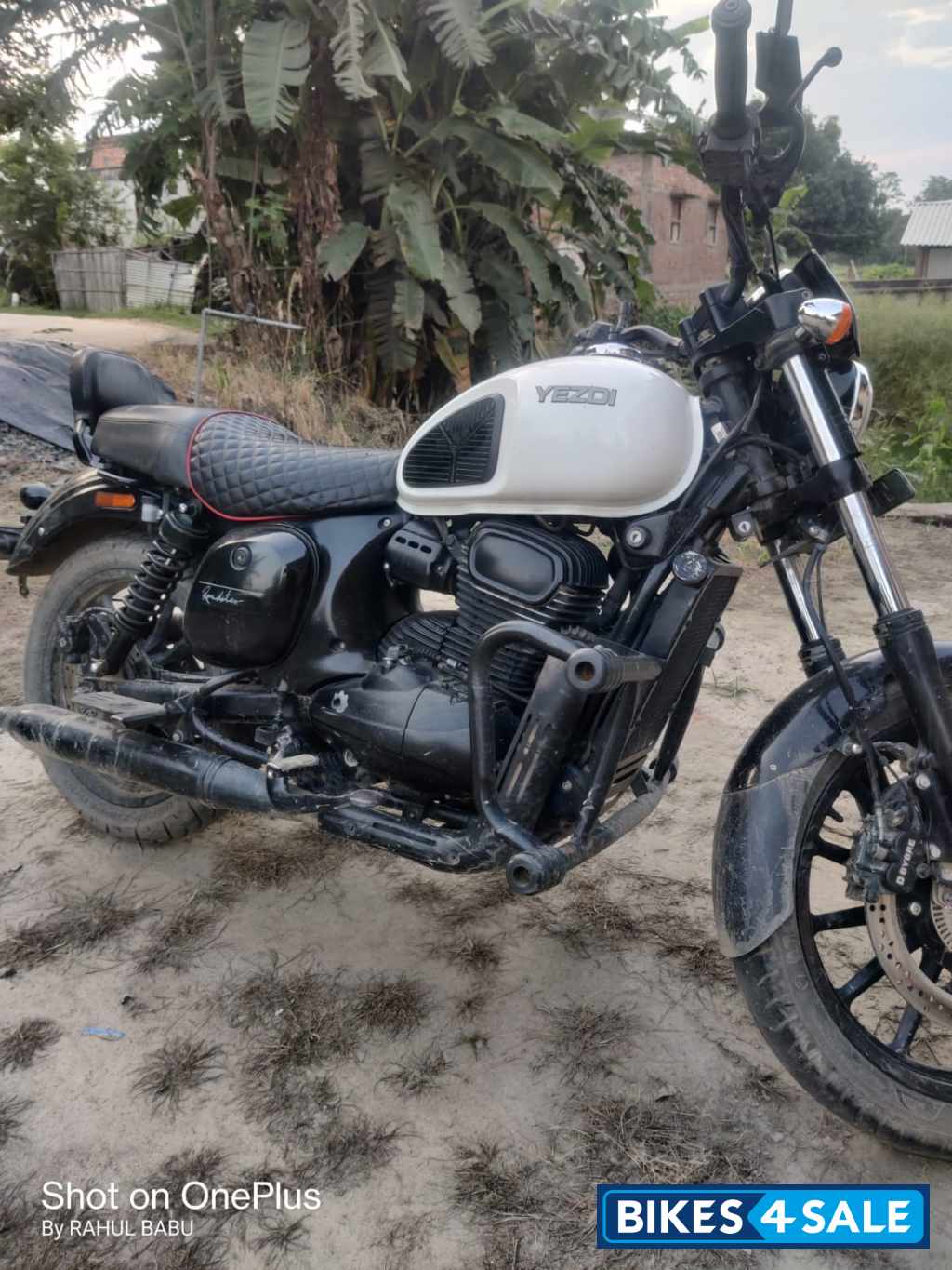 Yezdi Roadster Dual Tone