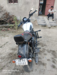 Yezdi Roadster Dual Tone