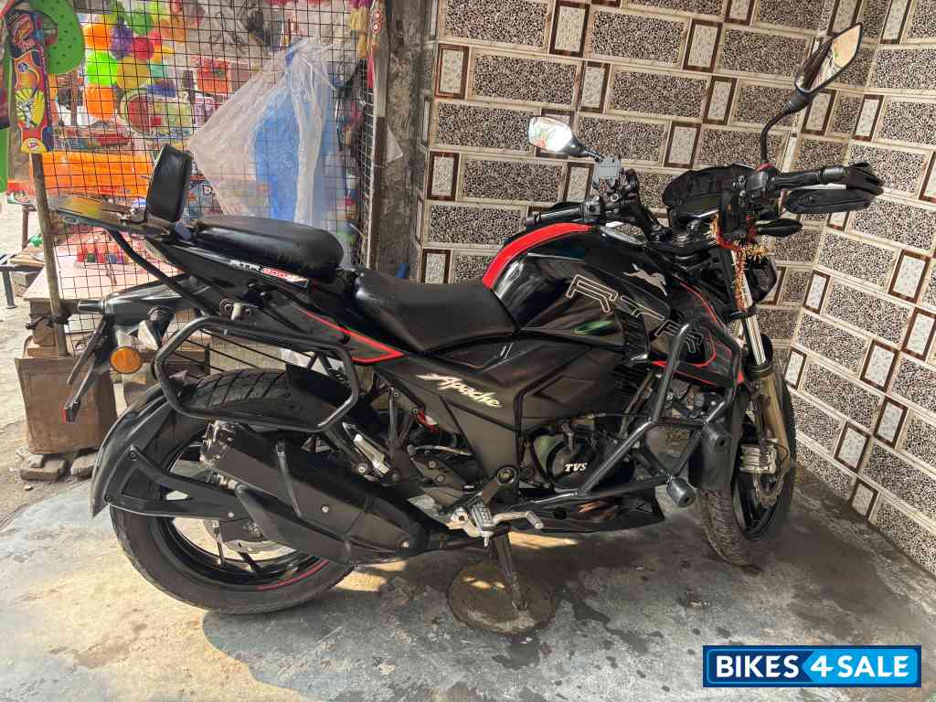 Black & Red TVS Apache RTR 200 4V 2020