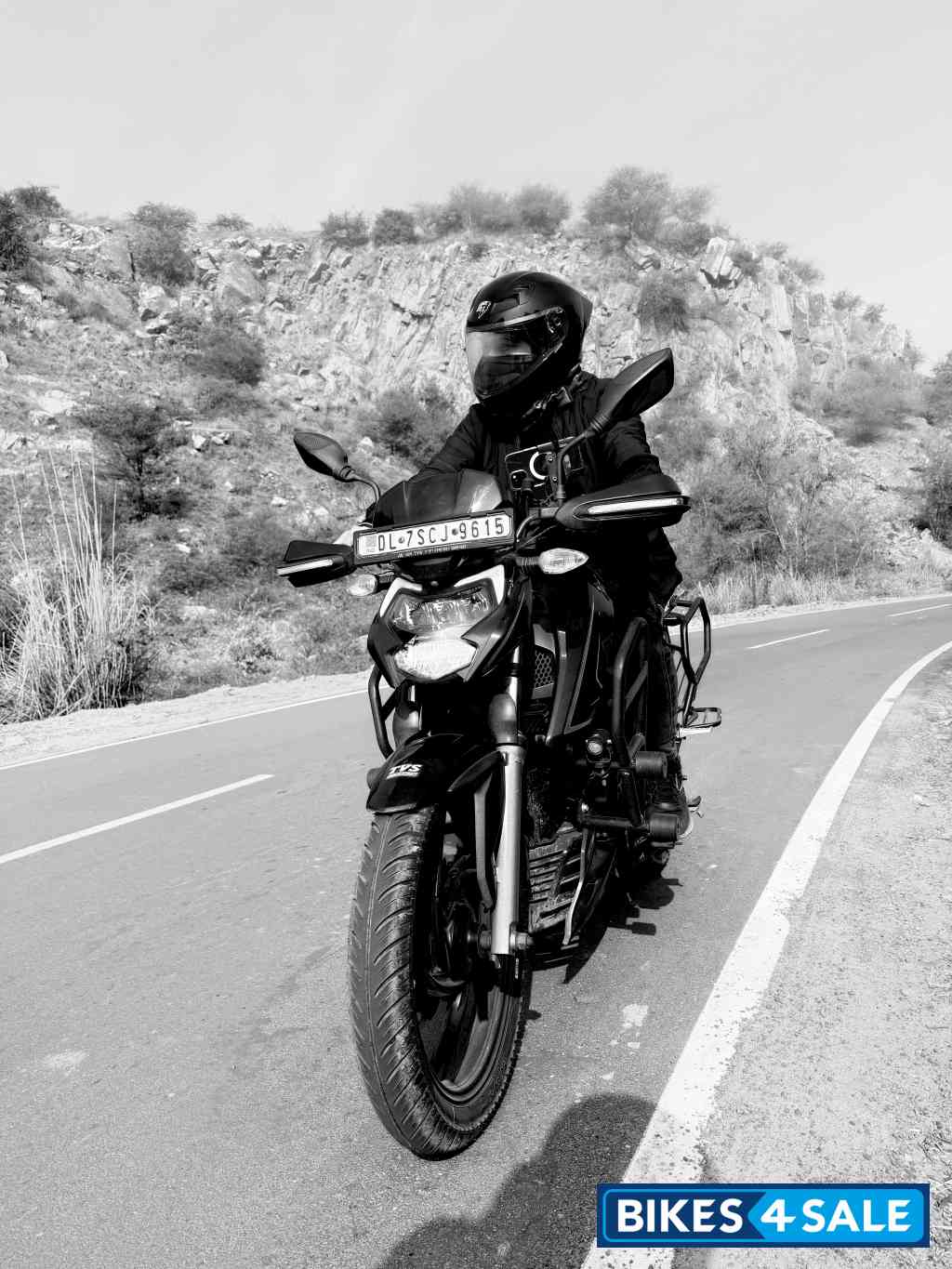 Black & Red TVS Apache RTR 200 4V 2020