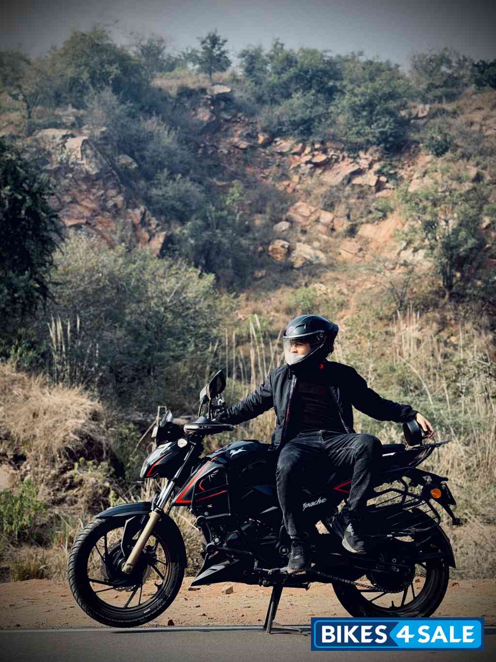 Black & Red TVS Apache RTR 200 4V 2020