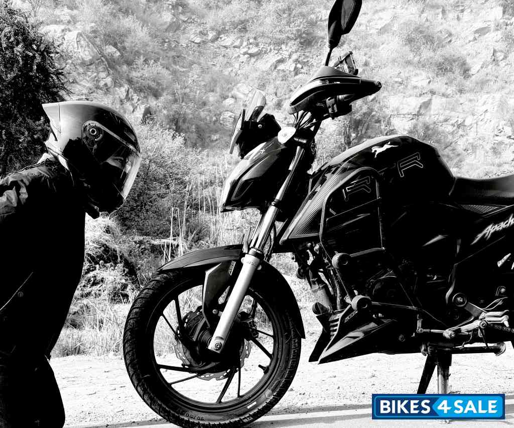 Black & Red TVS Apache RTR 200 4V 2020