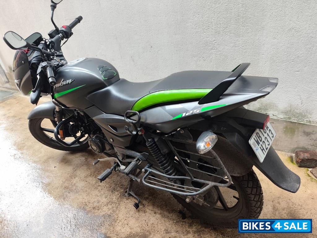 Bajaj Pulsar 125 Neon BS6