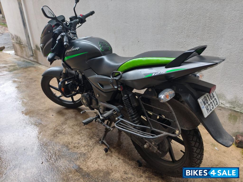 Bajaj Pulsar 125 Neon BS6