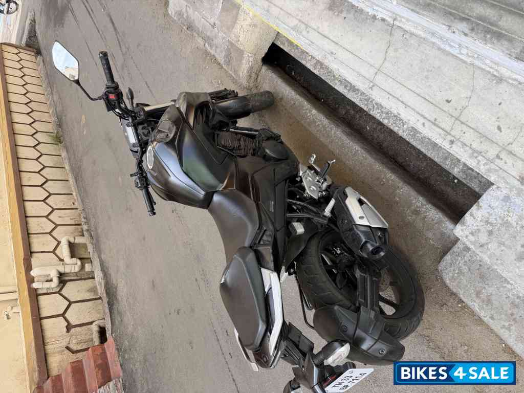 Black Yamaha FZS 25