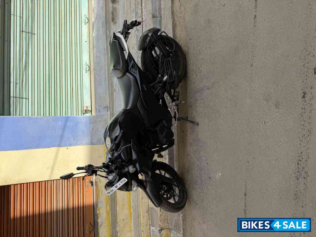 Black Yamaha FZS 25 Black Yamaha FZS 25