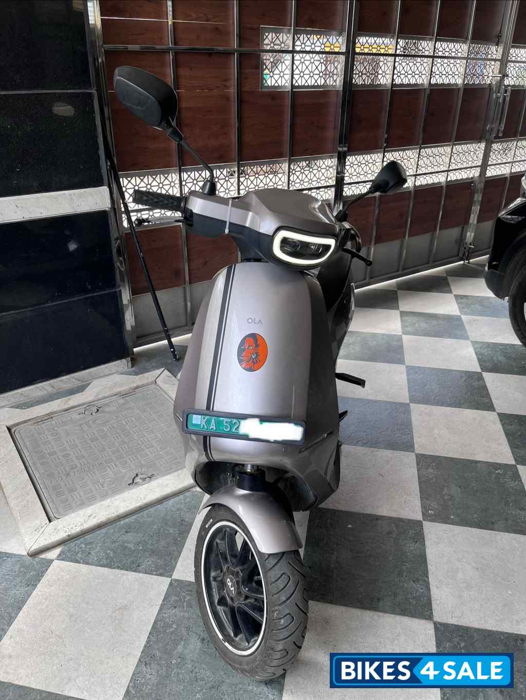 Liquid Silver Grey Ola S1 Pro
