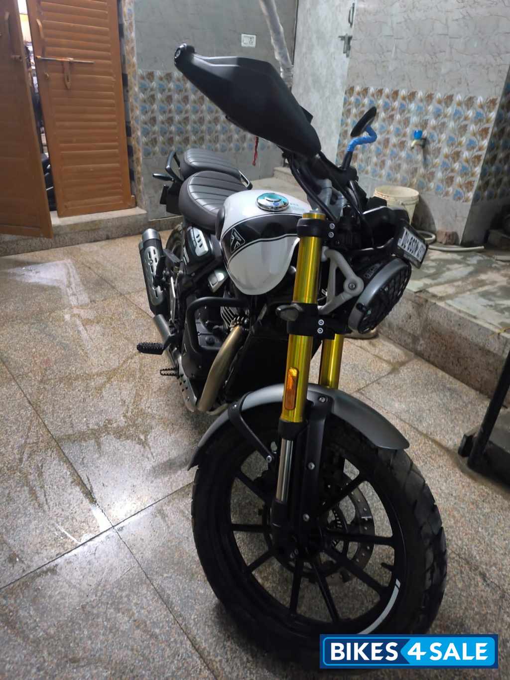 White Triumph Scrambler 400 X