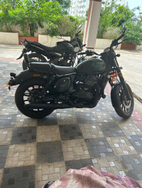 Yezdi Roadster Dark 2022 Model