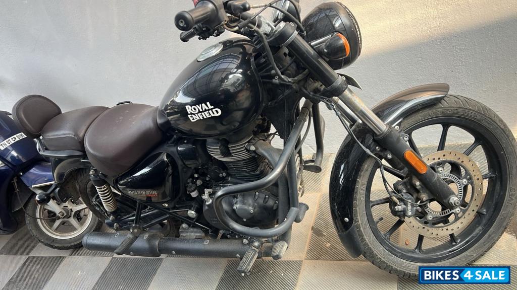 Black Royal Enfield Meteor 350 Fireball