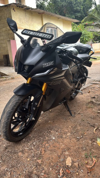 Black Yamaha R15 V4
