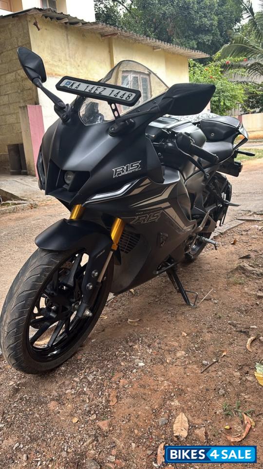 Black Yamaha R15 V4 Black Yamaha R15 V4