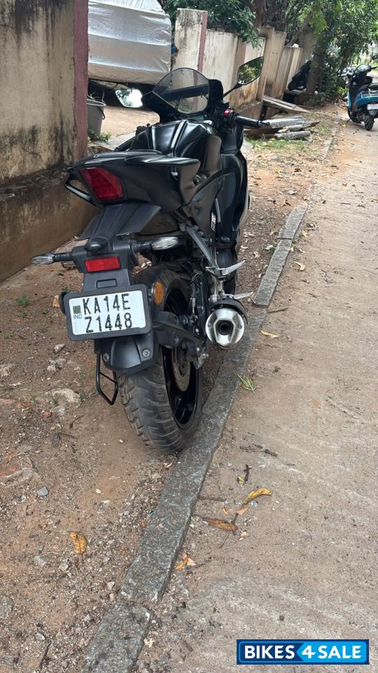 Black Yamaha R15 V4 Black Yamaha R15 V4