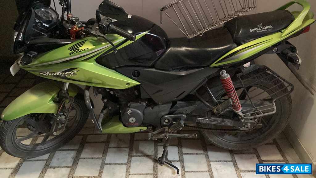 C Palm Green Honda CBF Stunner