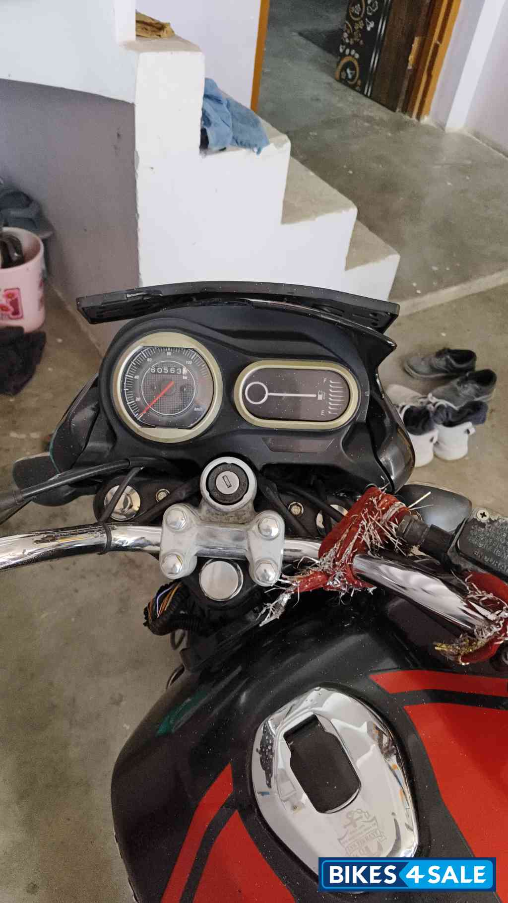 Bajaj V15