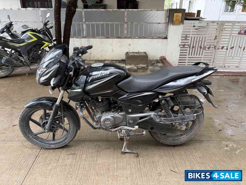 Black Bajaj Pulsar 150