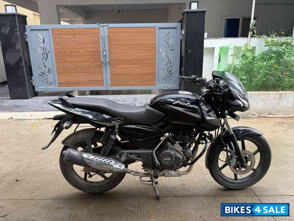 Black Bajaj Pulsar 150