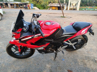 Red Bajaj Pulsar RS 200