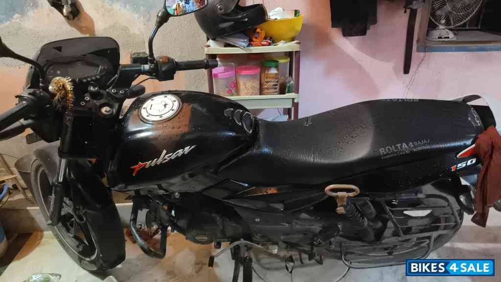 Black Bajaj Pulsar 150 Neon