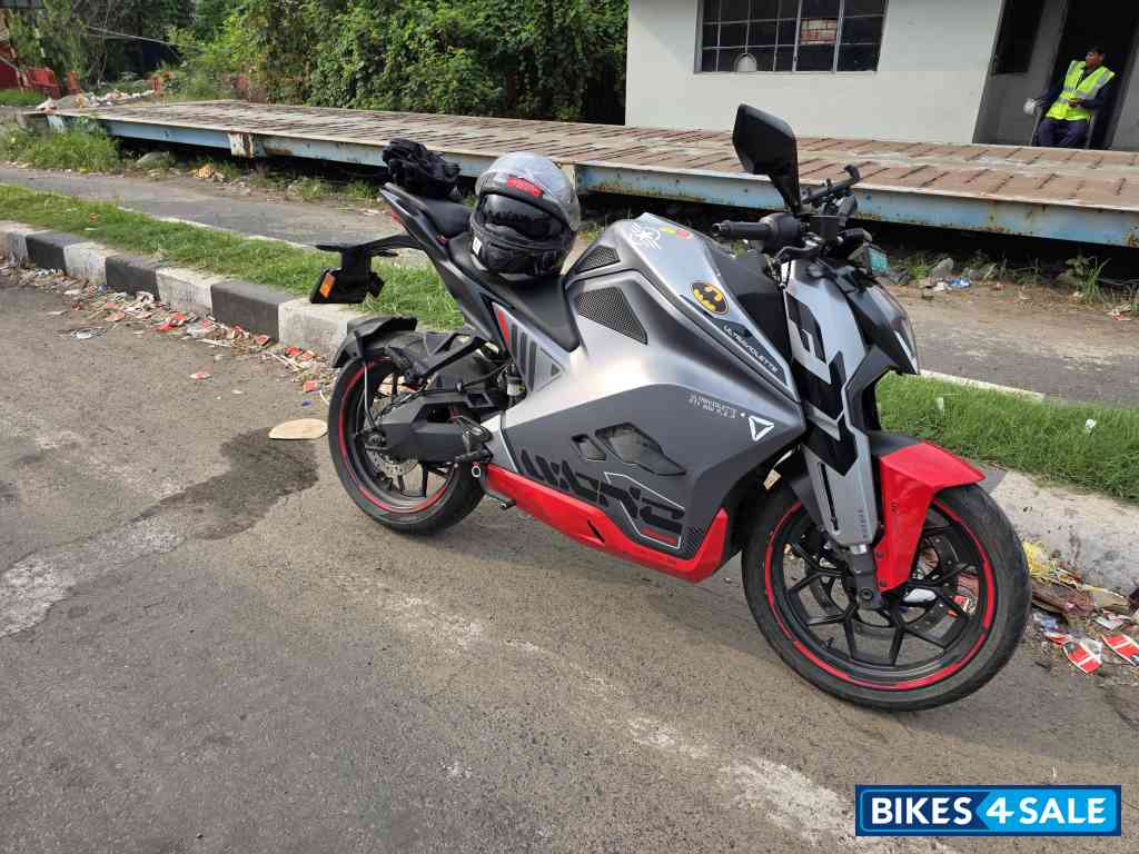 Stealth Grey Ultraviolette F77 Mach 2 Stealth Grey Ultraviolette F77 Mach 2