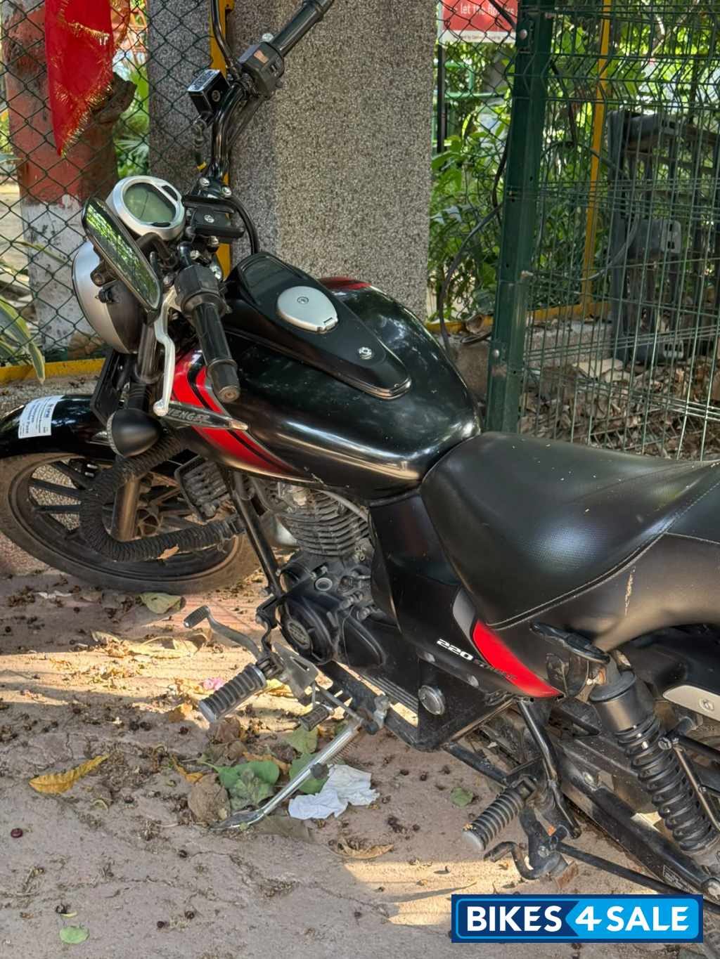 Black And Red Bajaj Avenger Street 220 Black And Red Bajaj Avenger Street 220