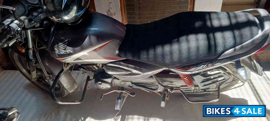 Grey Honda CB Shine Grey Honda CB Shine