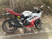 White Yamaha YZF R15 V2