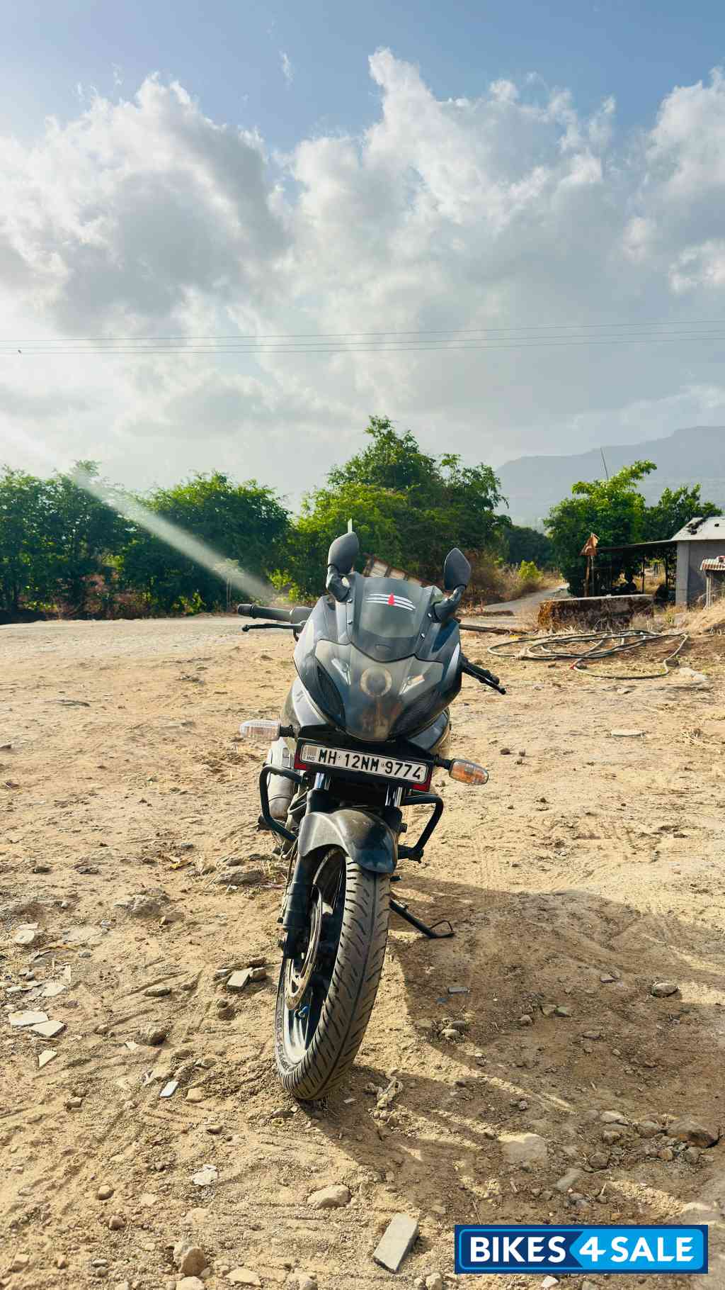 Black (silver) Bajaj Pulsar 220F