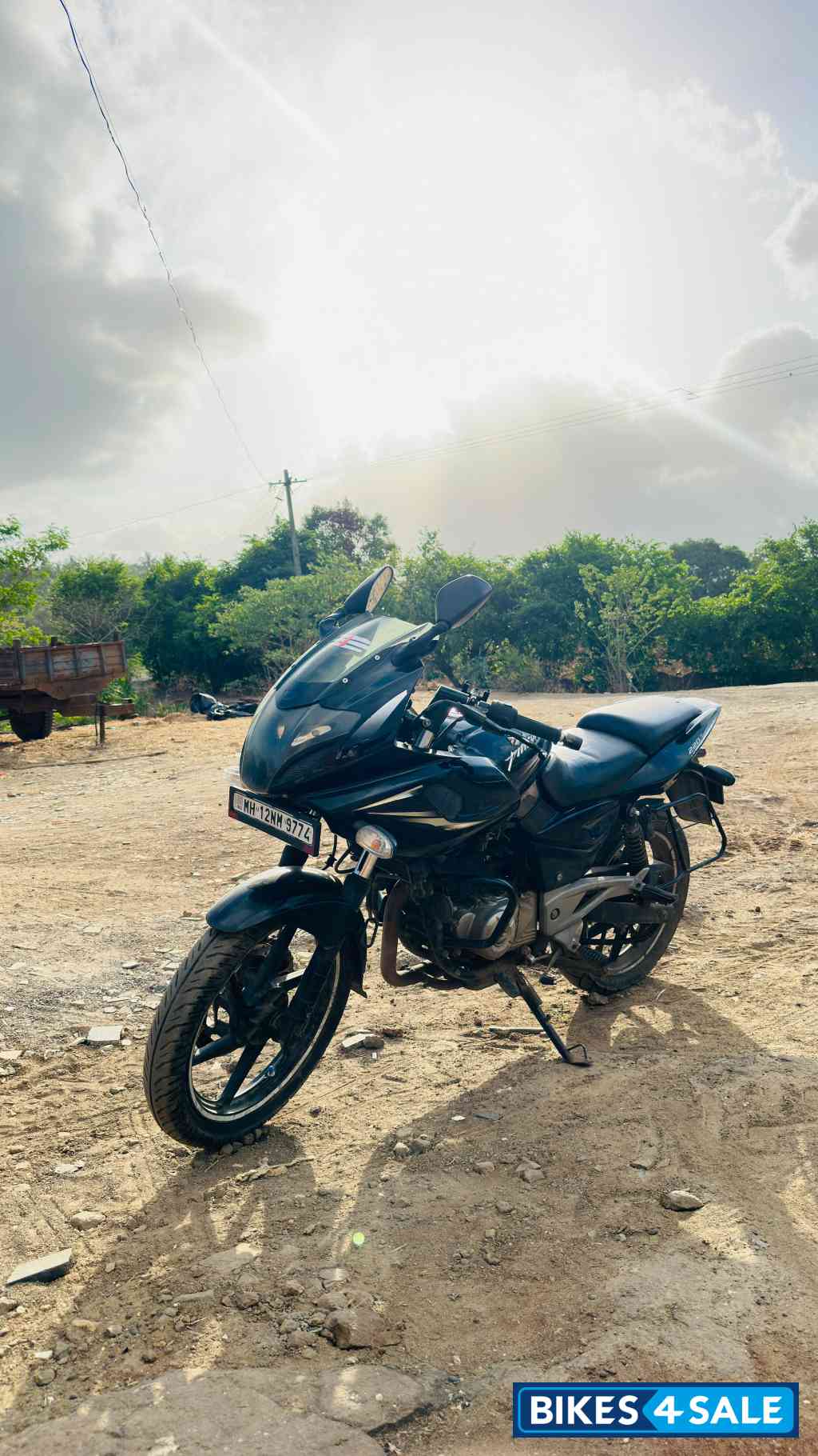 Black (silver) Bajaj Pulsar 220F Black (silver) Bajaj Pulsar 220F