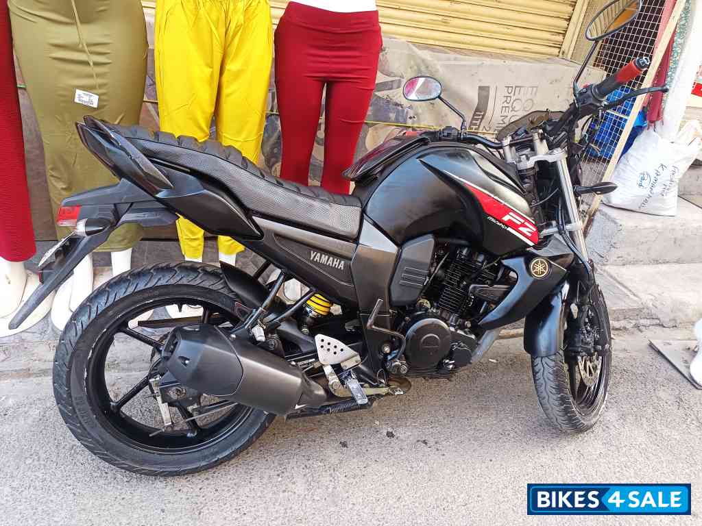 Black Yamaha FZ16