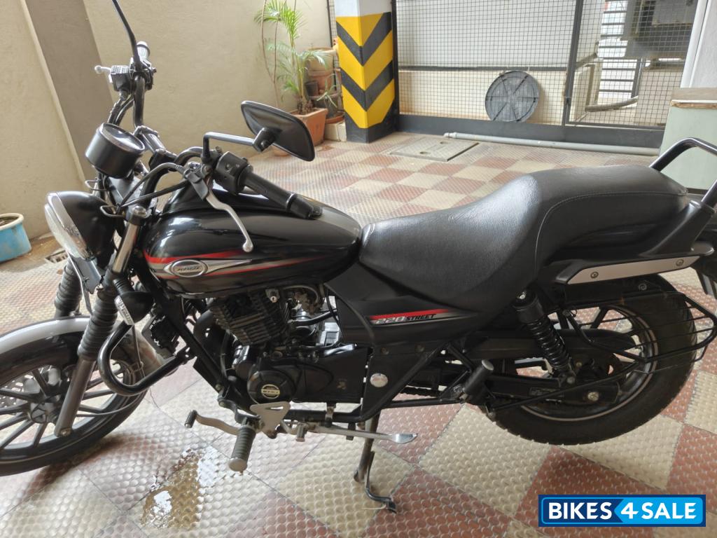 Black Bajaj Avenger Street 220 Black Bajaj Avenger Street 220