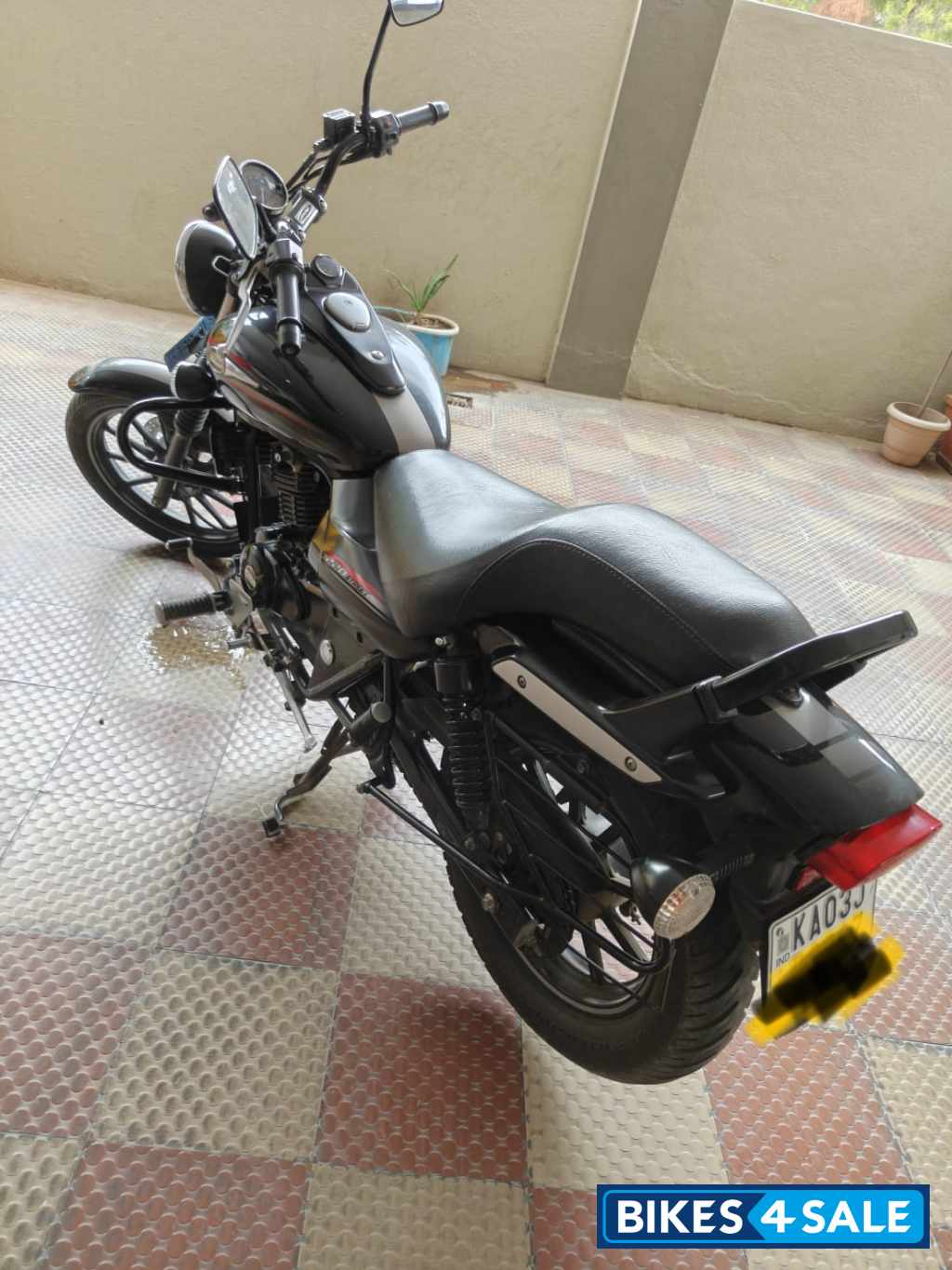 Black Bajaj Avenger Street 220 Black Bajaj Avenger Street 220