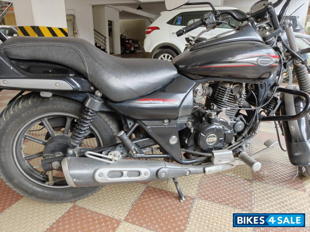 Black Bajaj Avenger Street 220 Black Bajaj Avenger Street 220