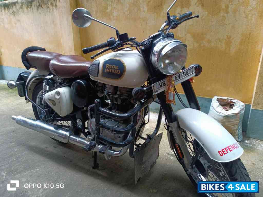 White Royal Enfield Classic 350