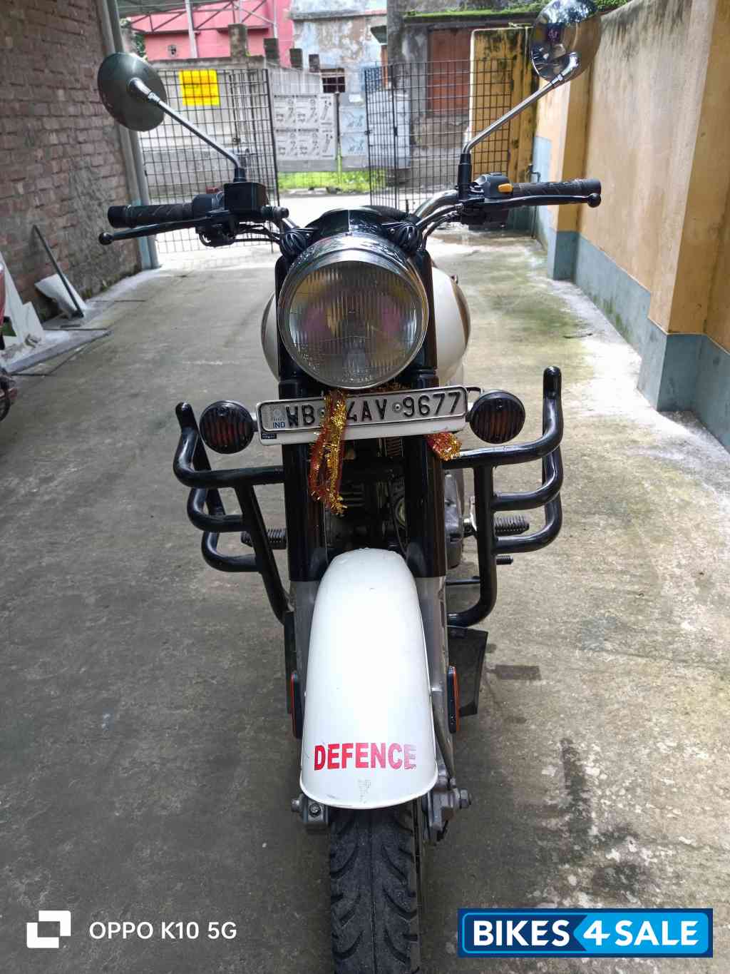 White Royal Enfield Classic 350 White Royal Enfield Classic 350