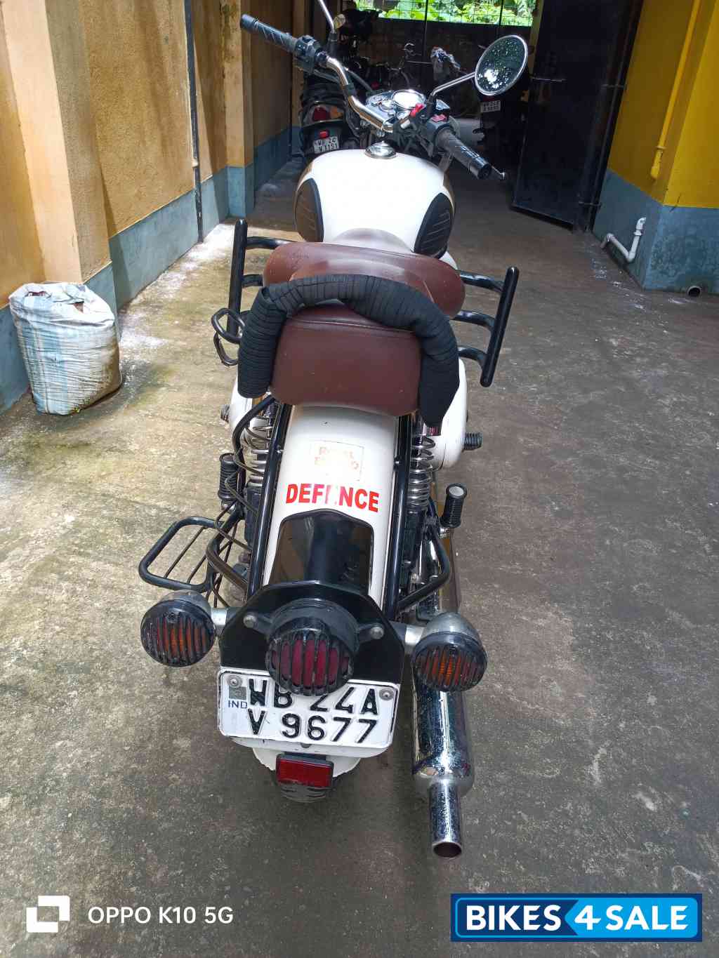 White Royal Enfield Classic 350 White Royal Enfield Classic 350