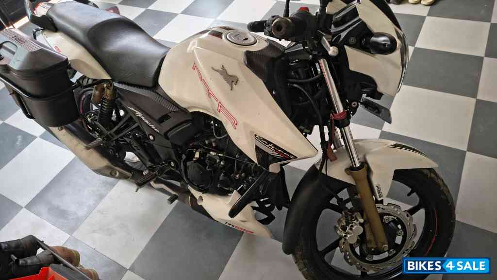 TVS Apache RTR 180 BS6