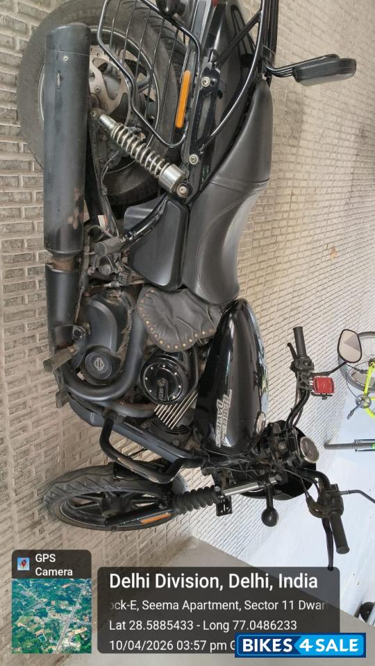 Black Harley Davidson Street 750