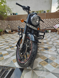 Royal Enfield Classic Stealth Black 2022 Model