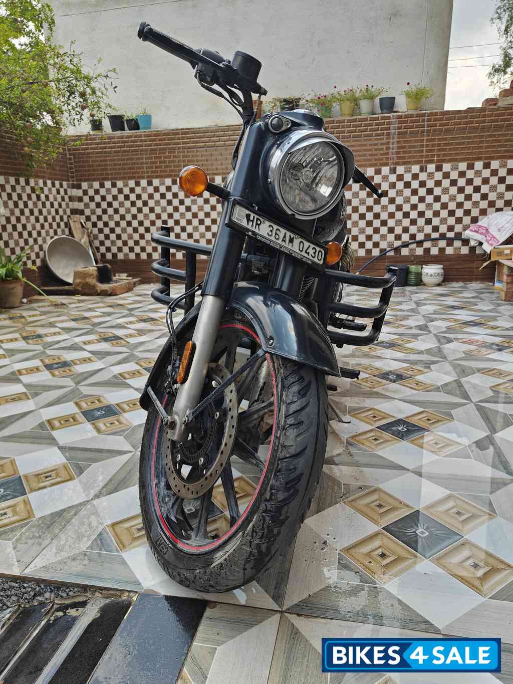 Stealth Black Royal Enfield Classic Stealth Black